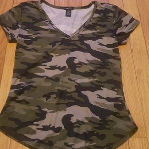 V-neck Camo t-shirt